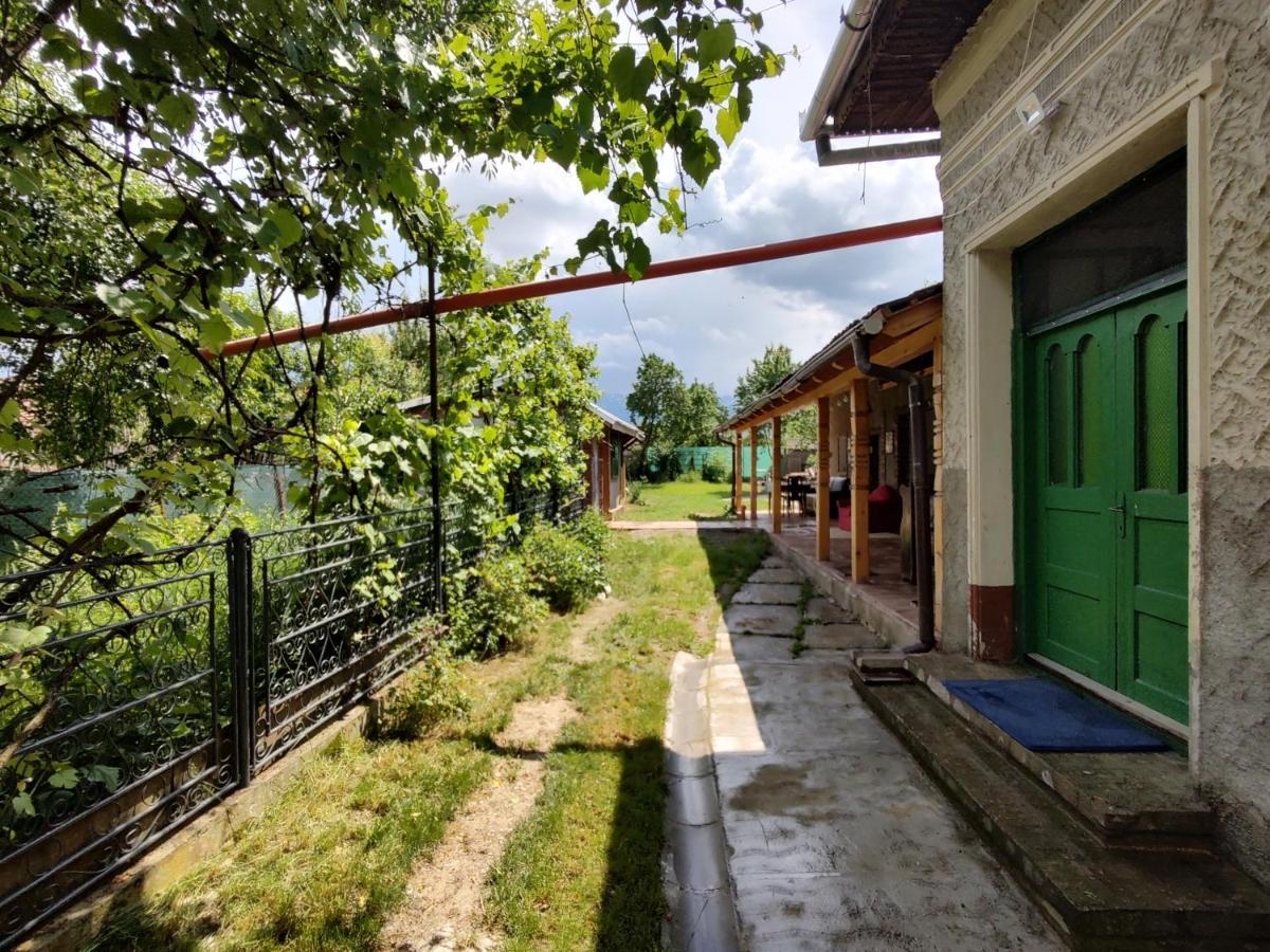 Отель La Tataia Zahei Dragus Экстерьер фото